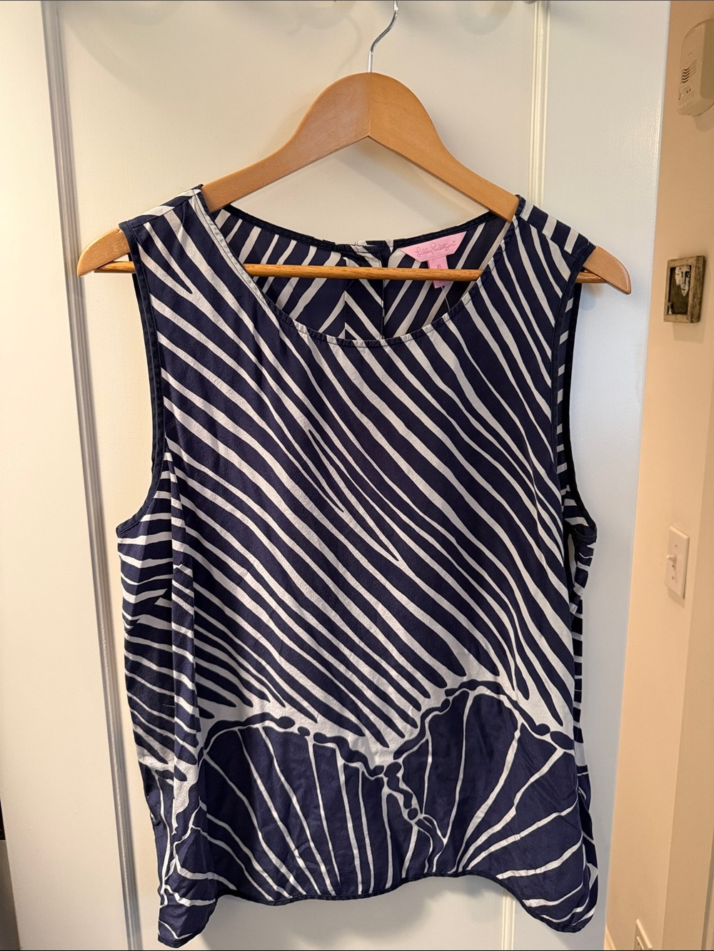 NWOT Lilly Pulitzer Navy & White Sleeveless Tank Navy/Gold Button Back XL